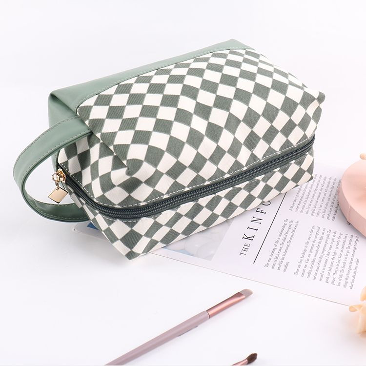 Hot-Selling Eco-Friendly Quilted Portable Travel for Toiletry Bag Large Capacity Handheld Makeup Skincare Cosmetic Fash