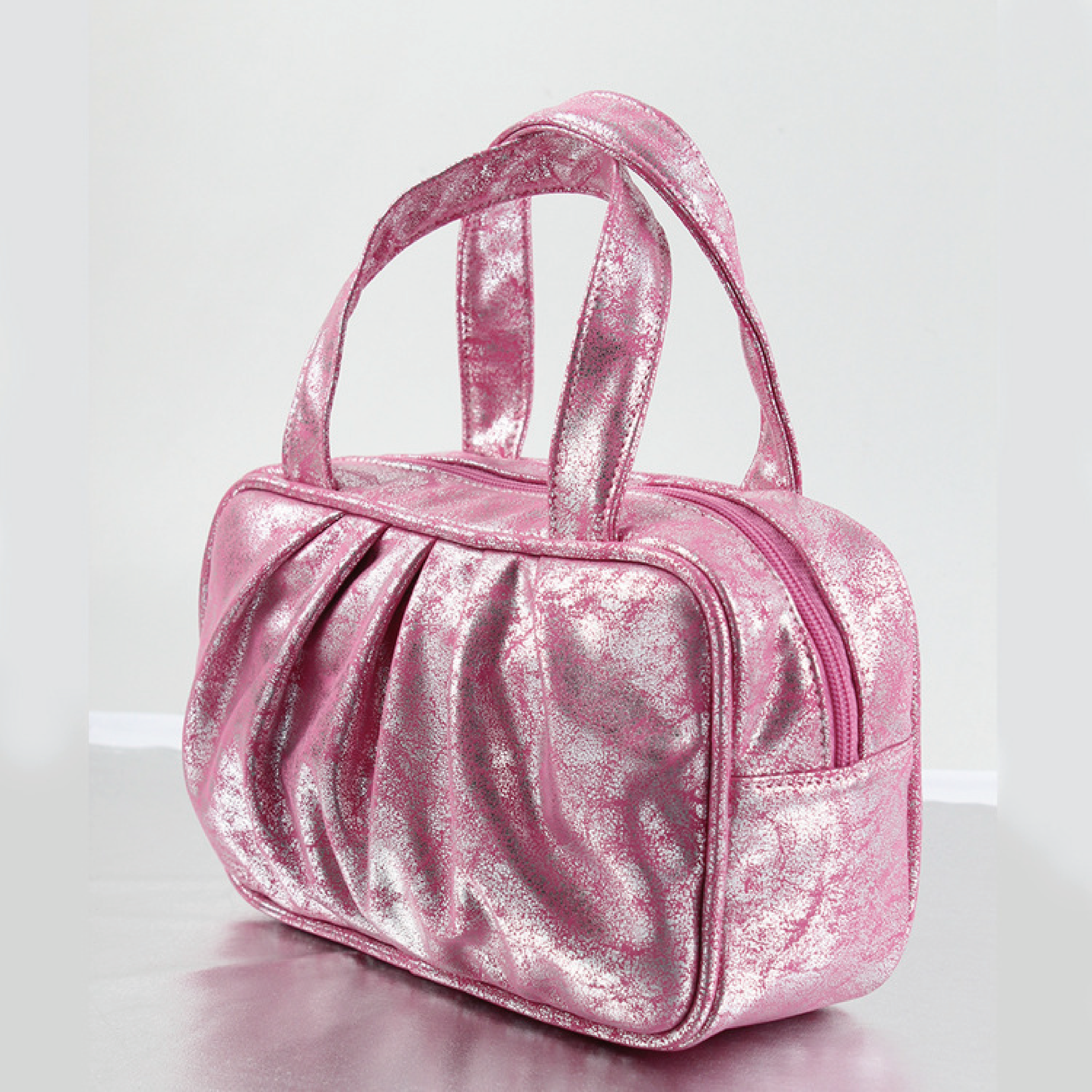 Travel makeup organization, daily toiletry storage, on-the-go carrying, bulk cosmetic toting